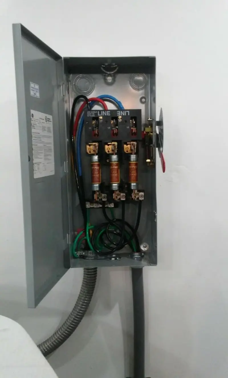 Three-phase disconnect switch installed for Smoke Detector Installation in Marvin